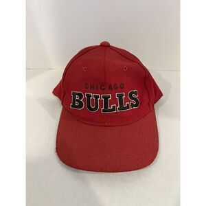 Vintage CHICAGO BULLS Snapback Hat Red STARTER Wool Official Licensed NBA
